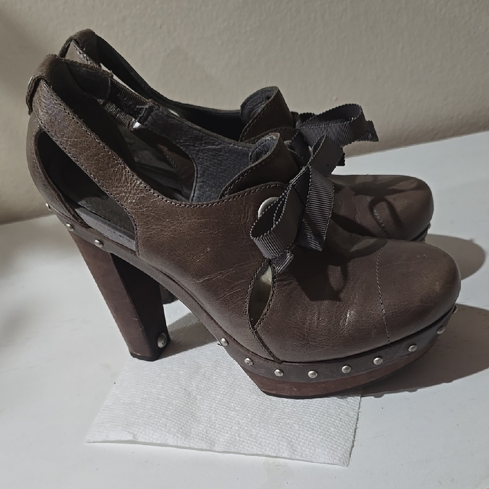 UGG Brown Platform Ankle heel  with Cutouts and Ankle Strap, size 8